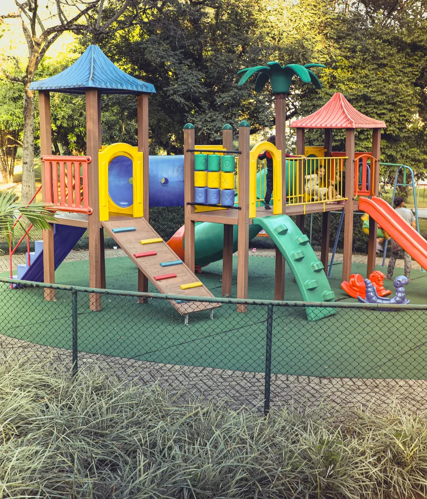 Parque infantil colorido do Residencial 10